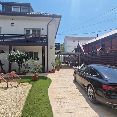 Casa Sebastian Hotel Костинещи Екстериор снимка