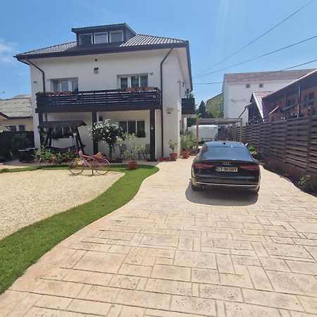 Casa Sebastian Hotel Костинещи Екстериор снимка