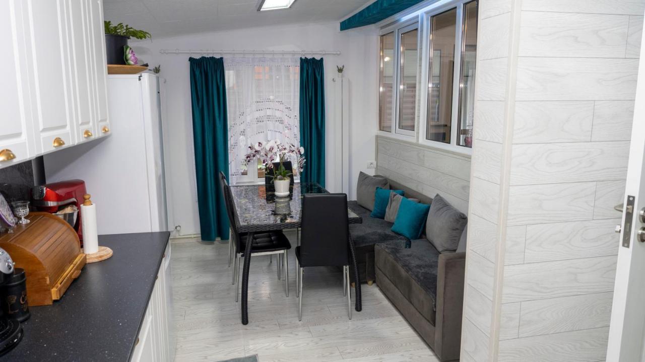 Casa Sebastian Hotel Костинещи Екстериор снимка