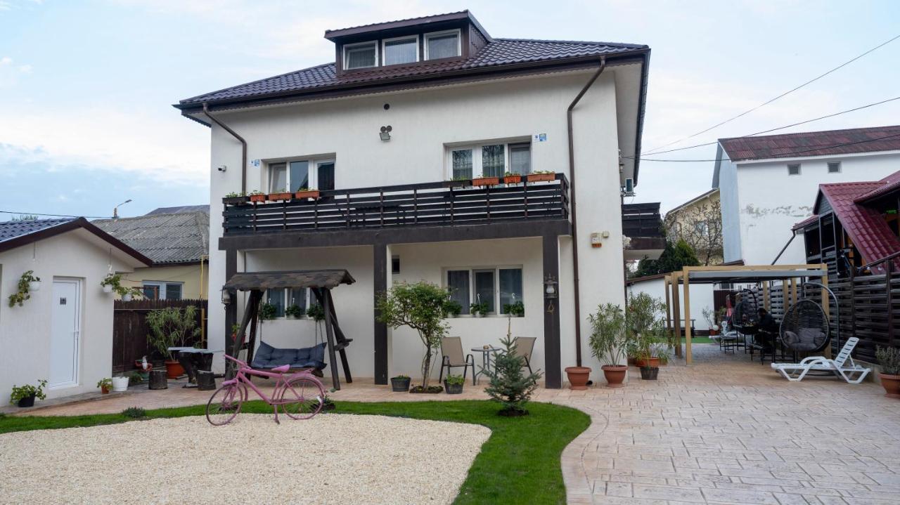 Casa Sebastian Hotel Костинещи Екстериор снимка