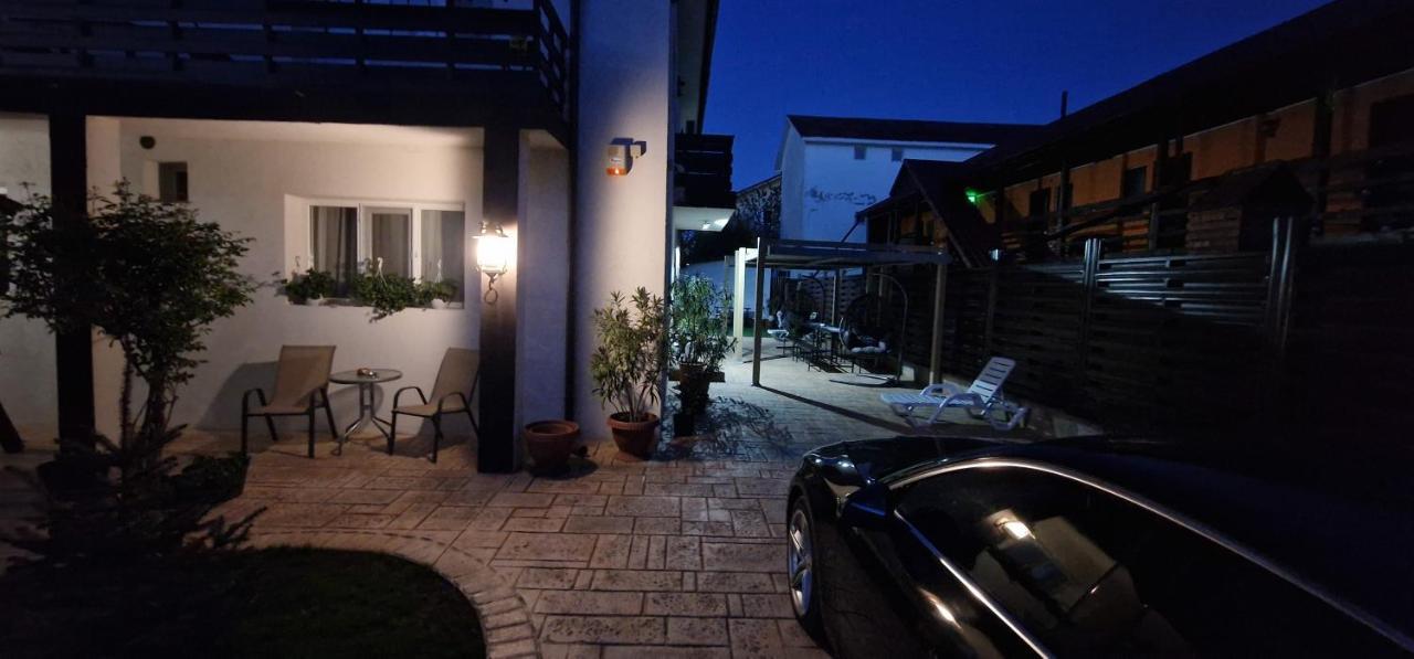 Casa Sebastian Hotel Костинещи Екстериор снимка