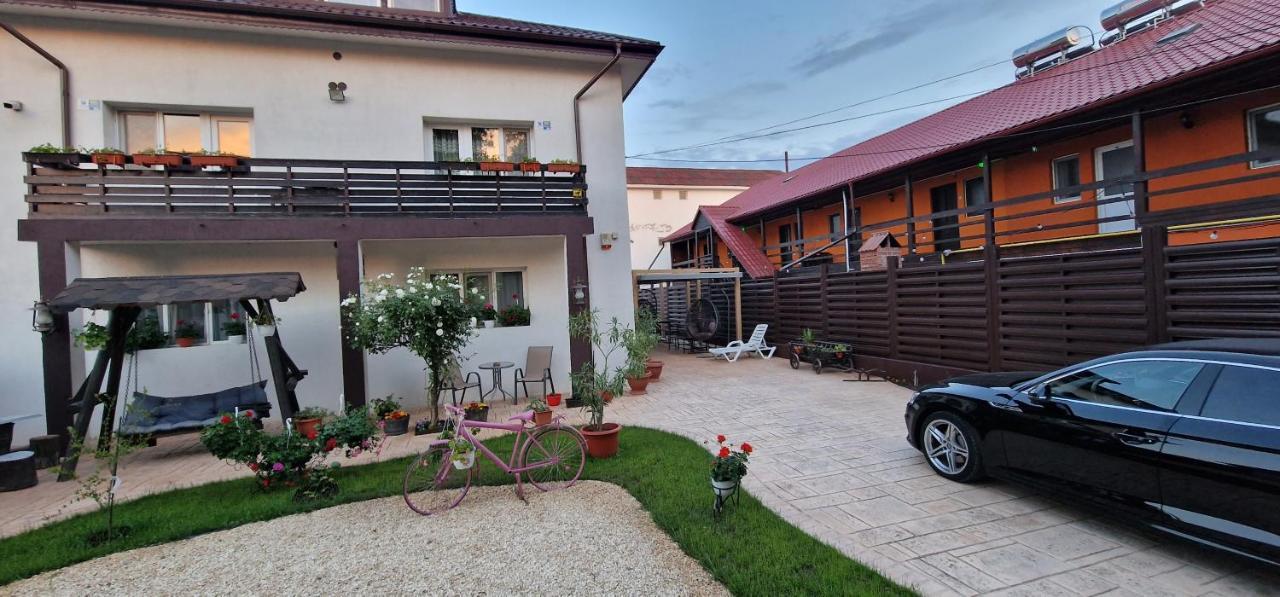 Casa Sebastian Hotel Костинещи Екстериор снимка