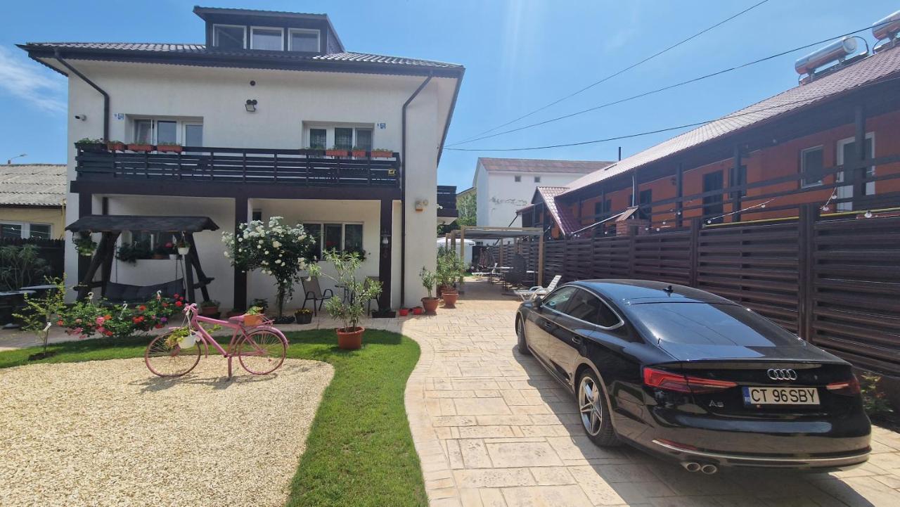 Casa Sebastian Hotel Костинещи Екстериор снимка