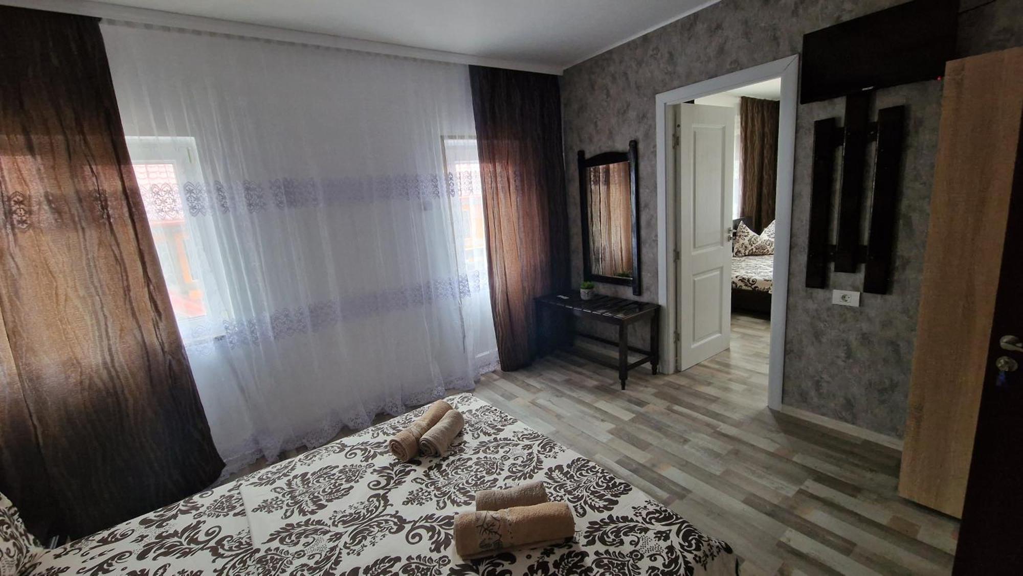 Casa Sebastian Hotel Костинещи Стая снимка